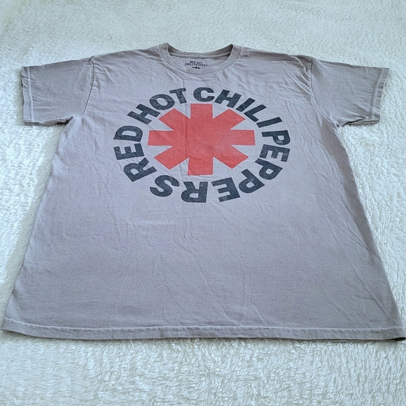 Red♥️ Hot🔥 Chili Peppers🌶 Graphic Tee👕 - NWT - Picture 9 of 10